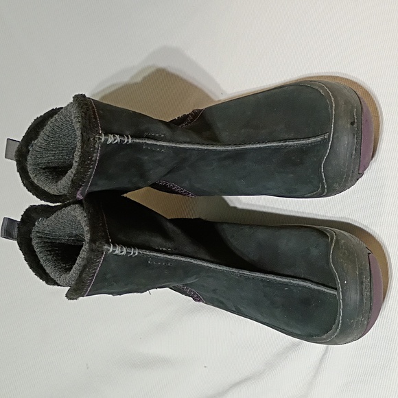 Stylish Black Women's Boots - Picture 2 of 8